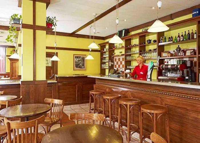 卡托维兹 - 扎布热宜必思酒店 2*