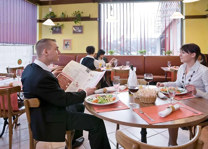 卡托维兹 - 扎布热宜必思酒店