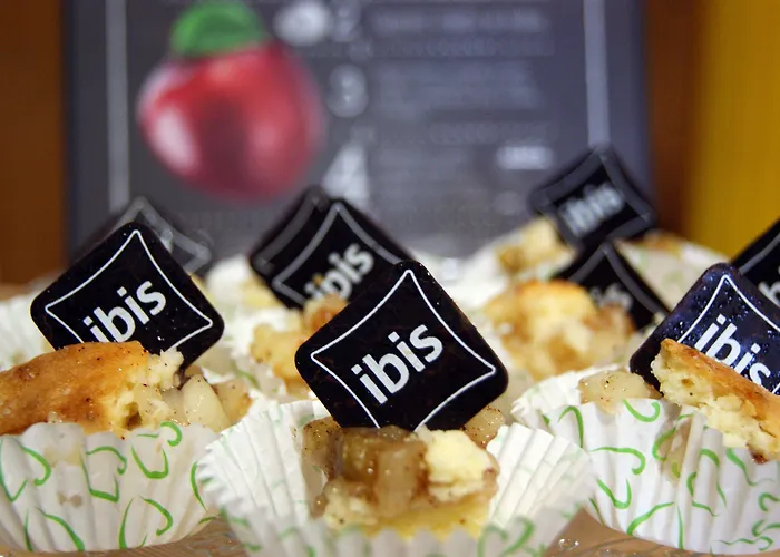 卡托维兹 - 扎布热宜必思酒店 2*