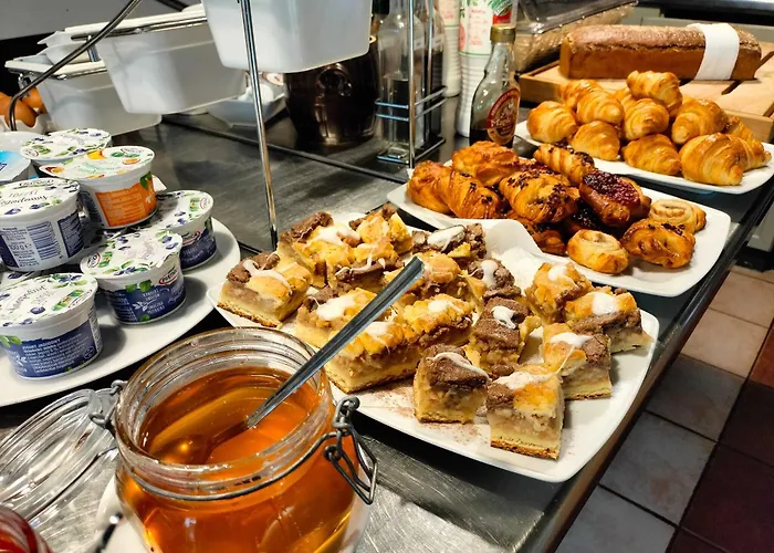 卡托维兹 - 扎布热宜必思酒店 酒店