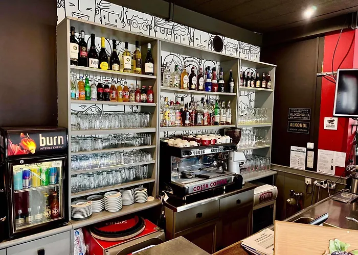 卡托维兹 - 扎布热宜必思酒店 2*