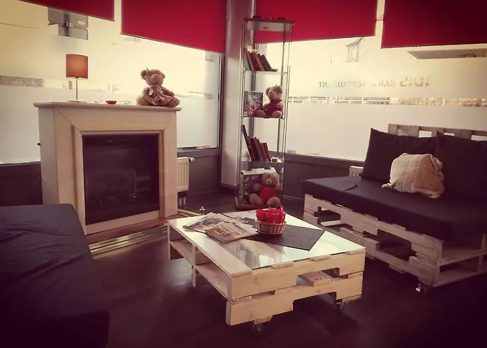 酒店 卡托维兹 - 扎布热宜必思酒店 2*